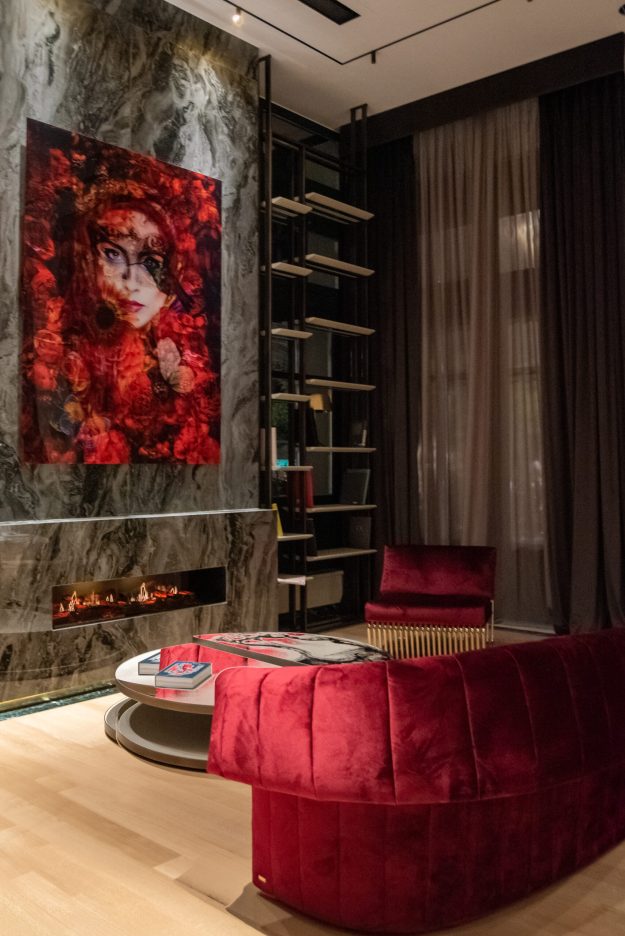 Services 10 20726613-HDR